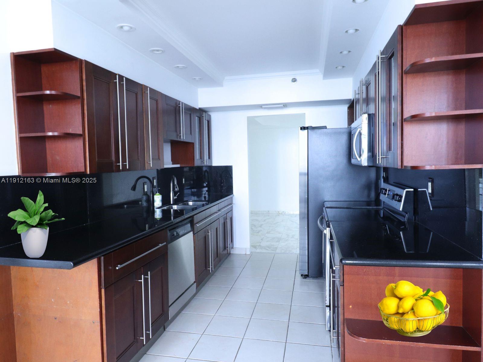 20191 E Country Club Dr # 805