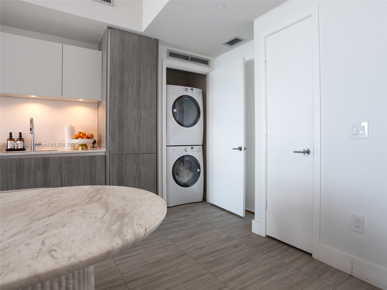 2900 NE 7th Ave # 1406