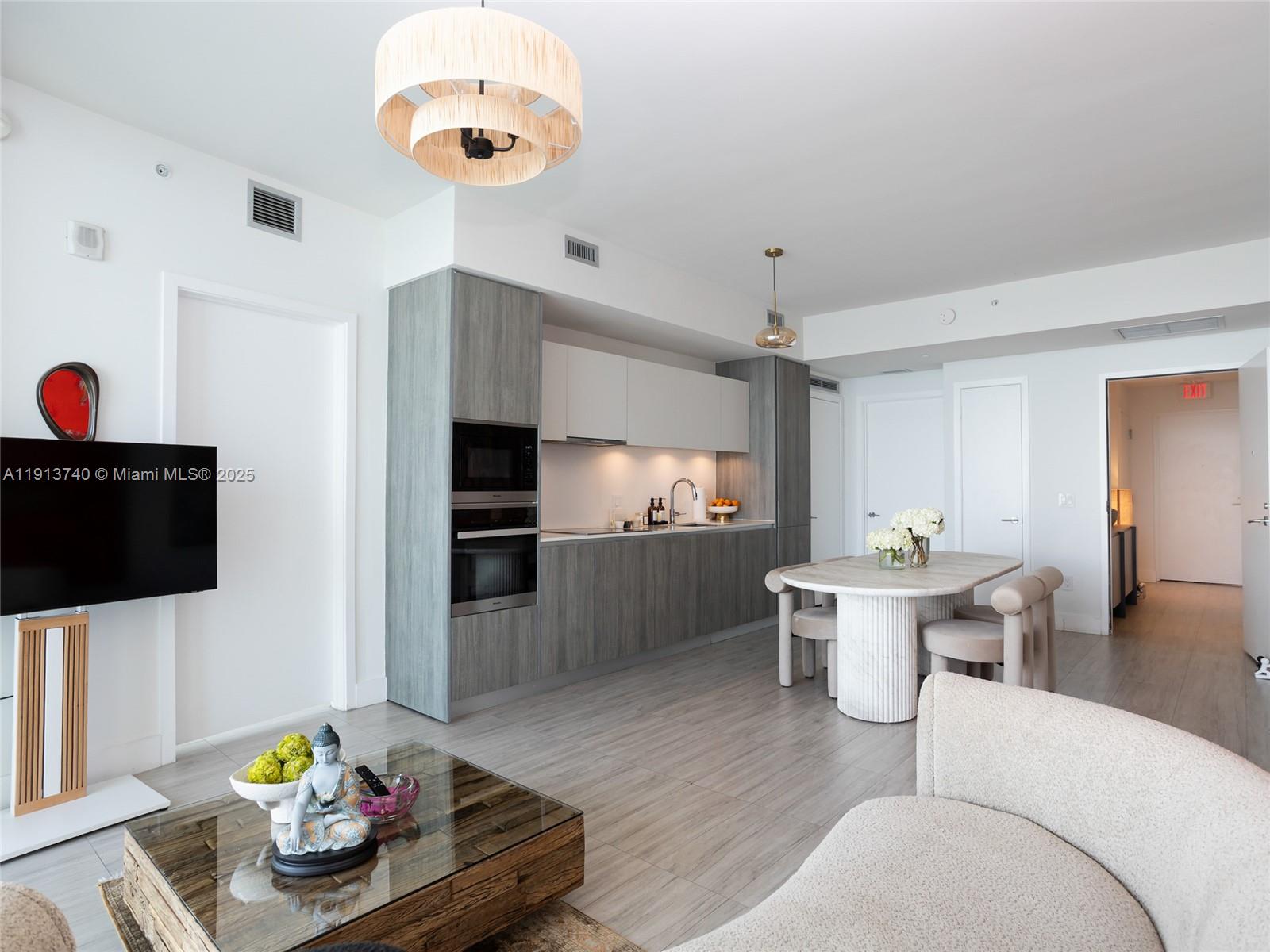 2900 NE 7th Ave # 1406