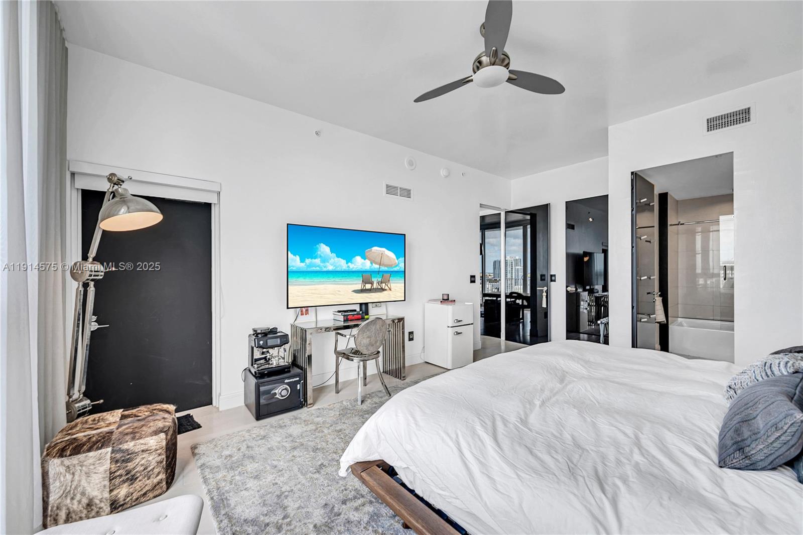 2020 N Bayshore Dr # 1906