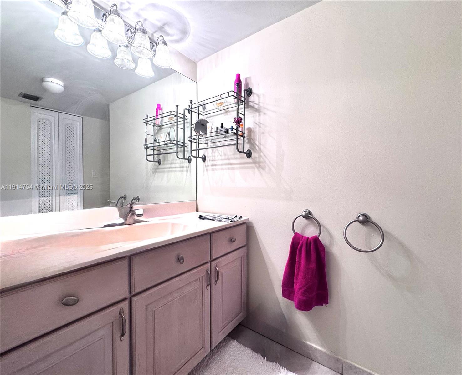 3475 N Country Club Dr # 610