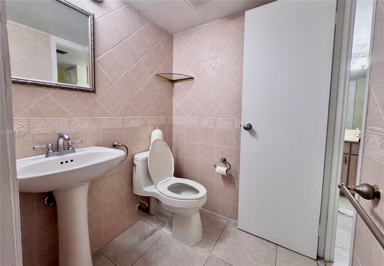 3475 N Country Club Dr # 610