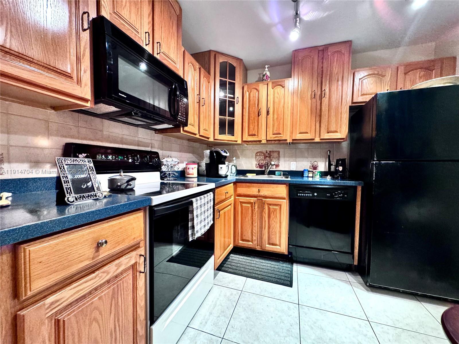 3475 N Country Club Dr # 610