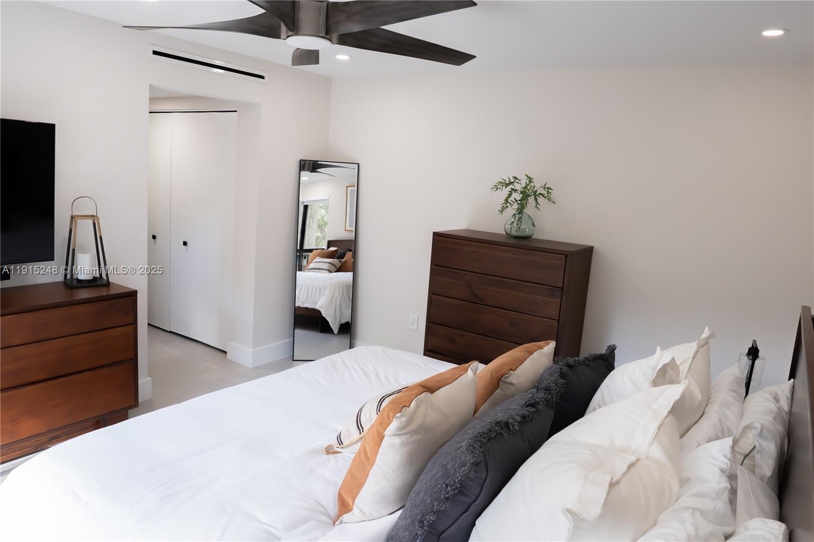 400 Valencia Ave # 3