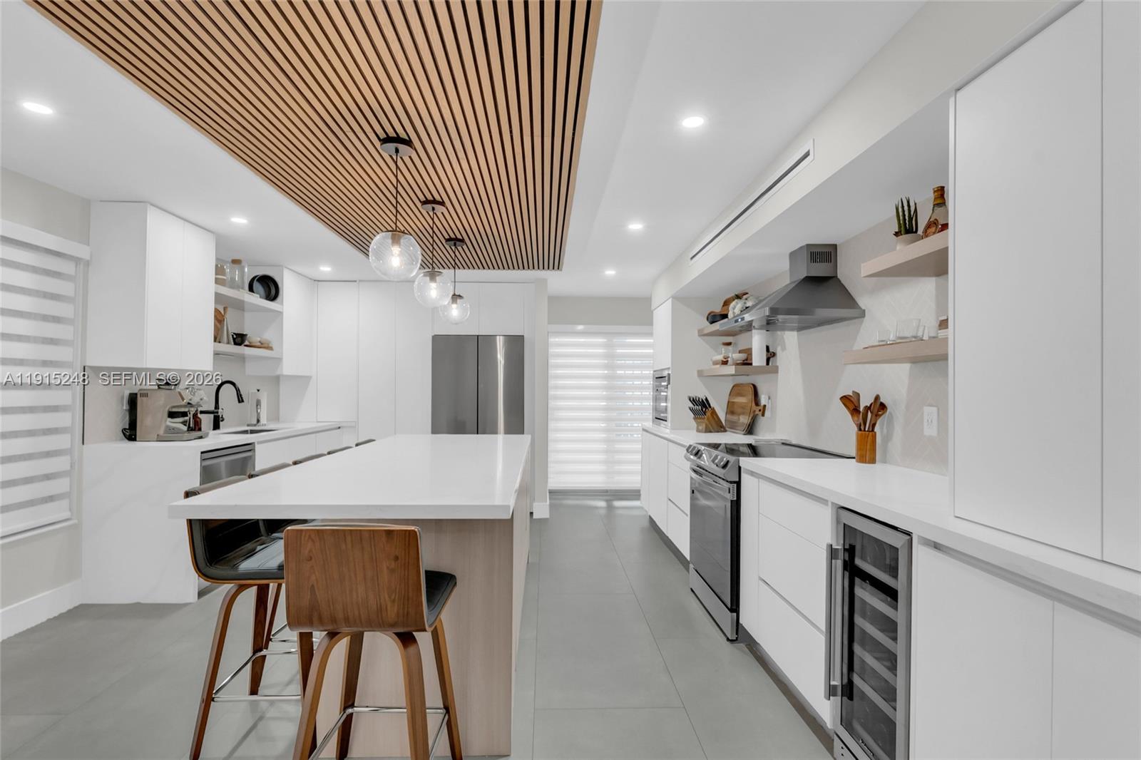 400 Valencia Ave # 3