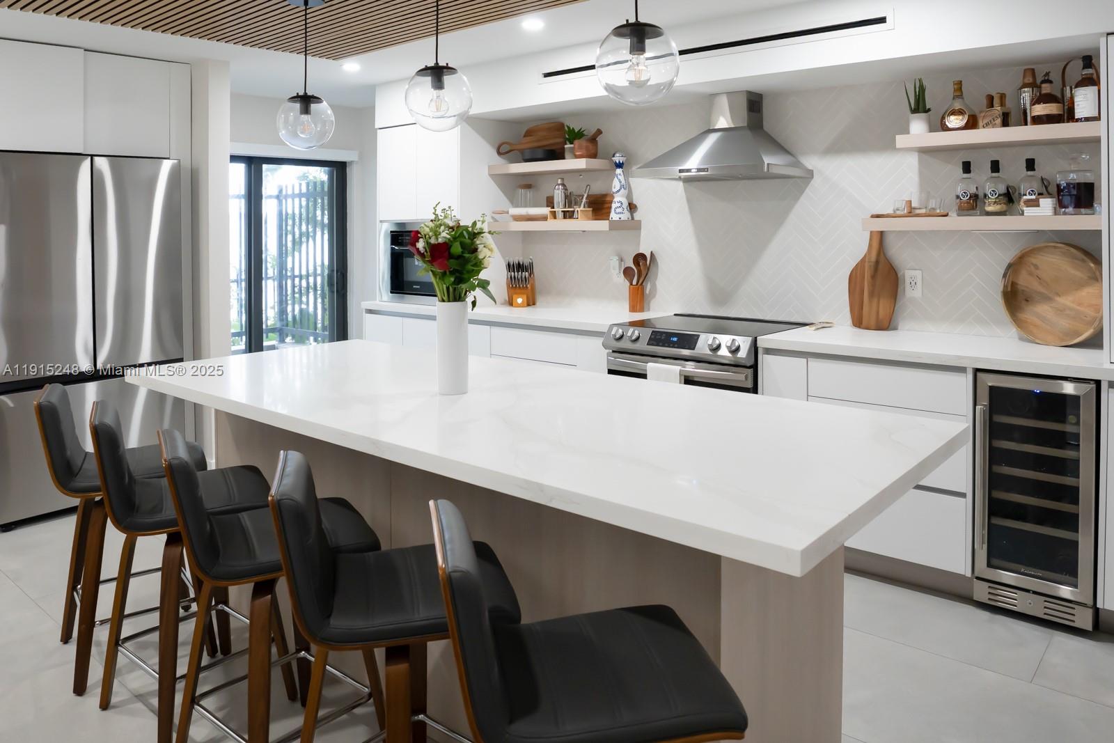 400 Valencia Ave # 3