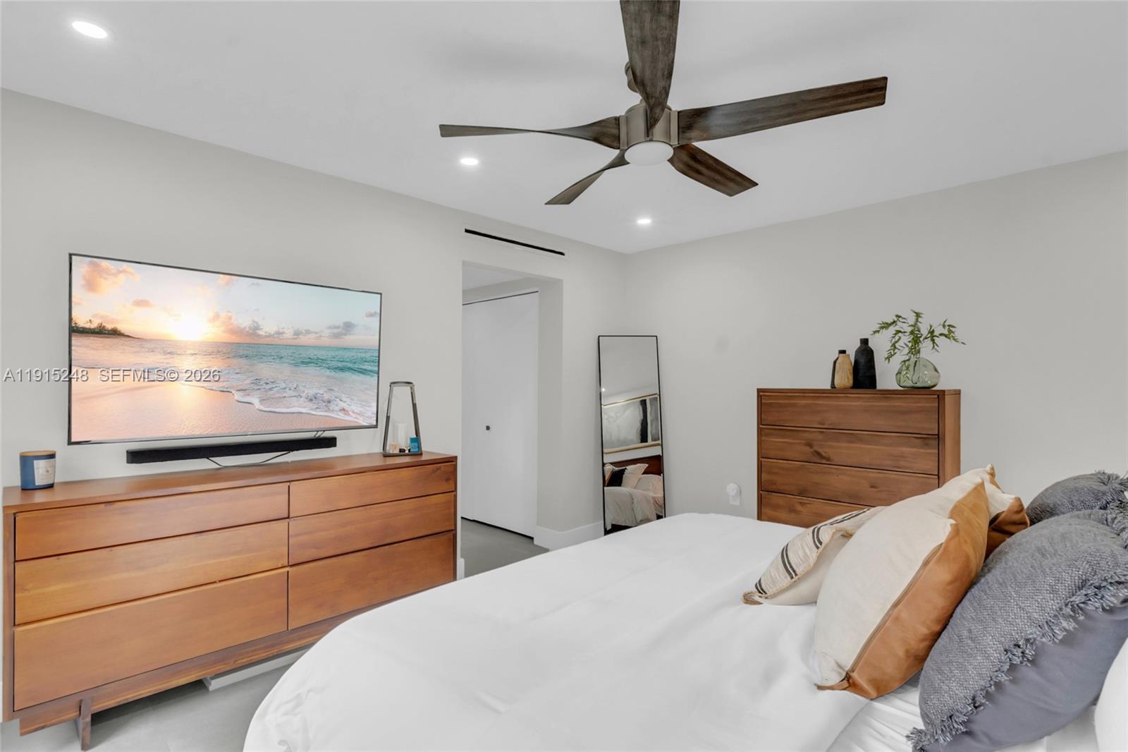 400 Valencia Ave # 3