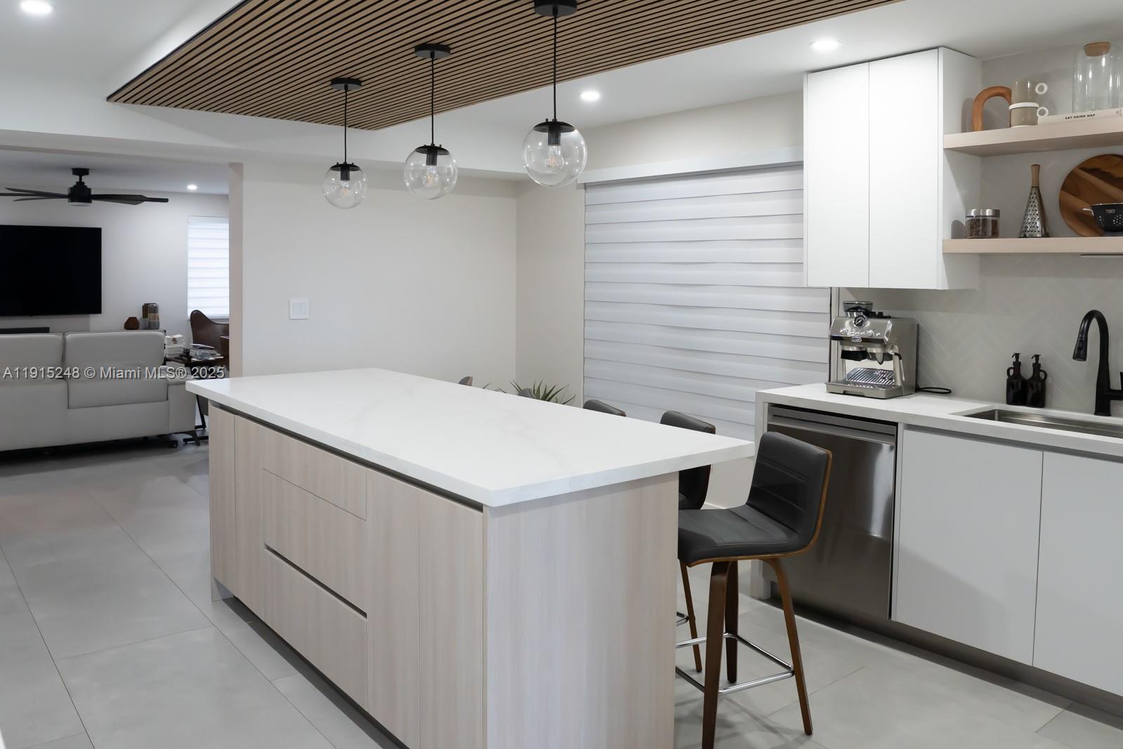 400 Valencia Ave # 3