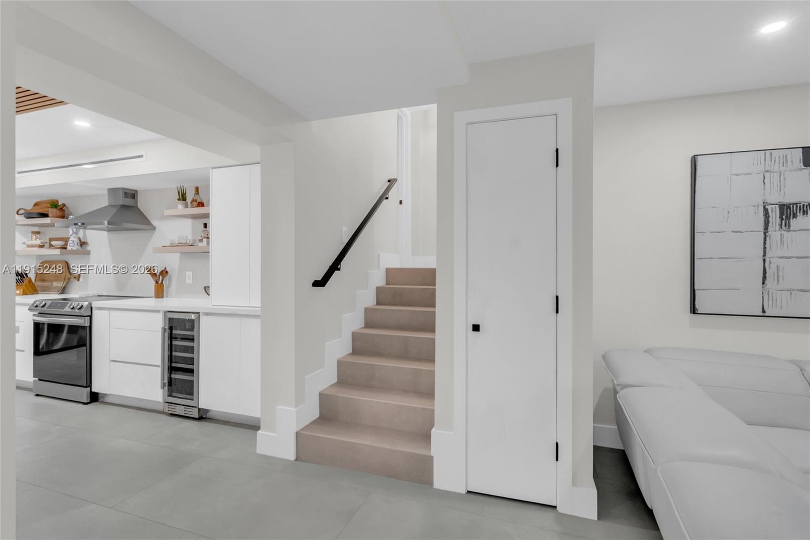 400 Valencia Ave # 3