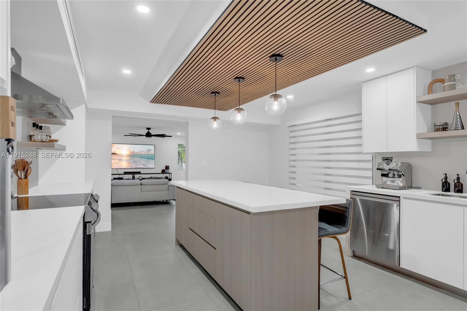 400 Valencia Ave # 3