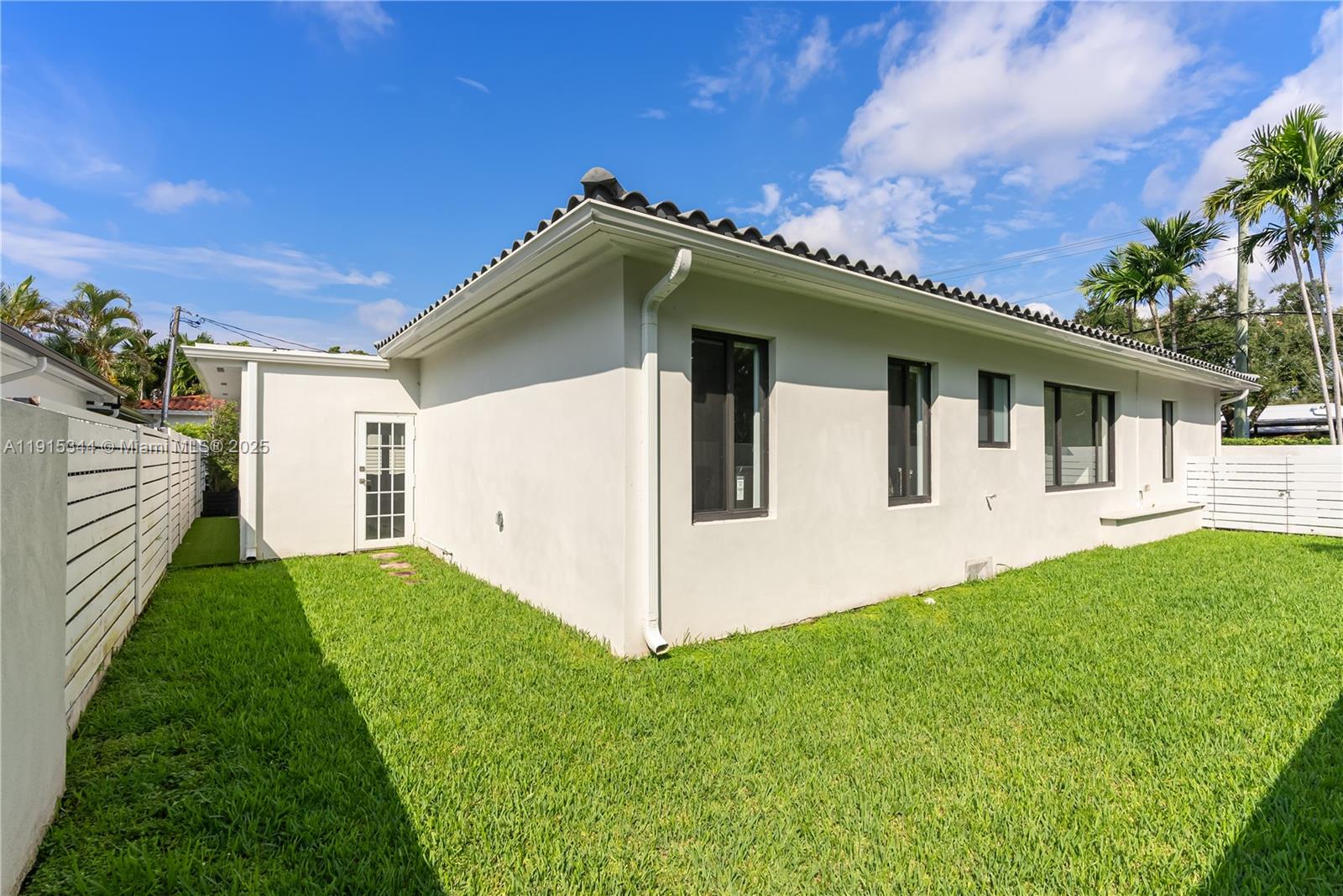 1600 Micanopy Ave