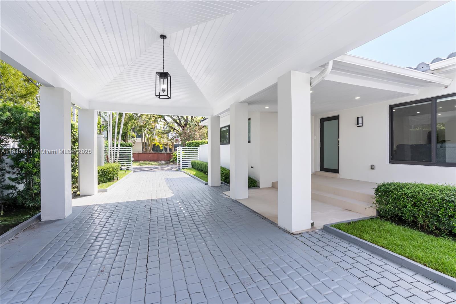 1600 Micanopy Ave