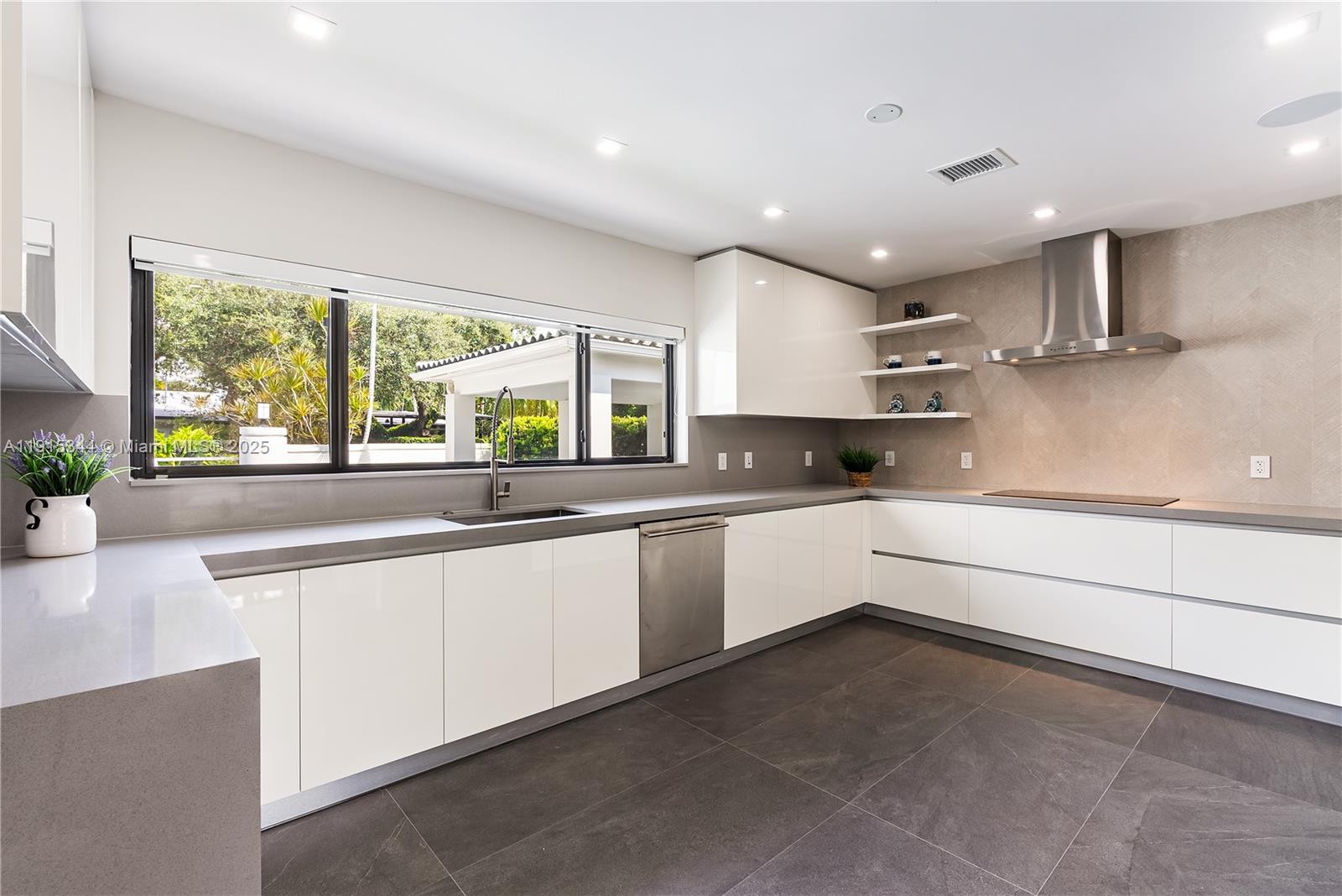 1600 Micanopy Ave