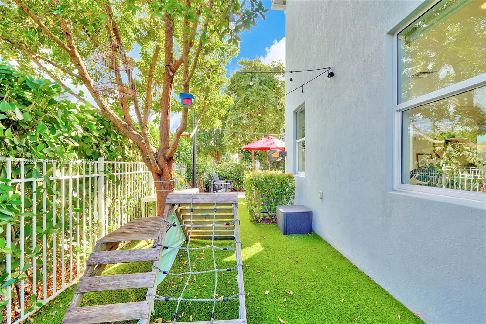 3936 Mahogany Ln
