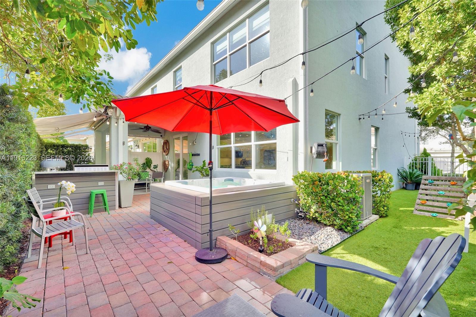 3936 Mahogany Ln