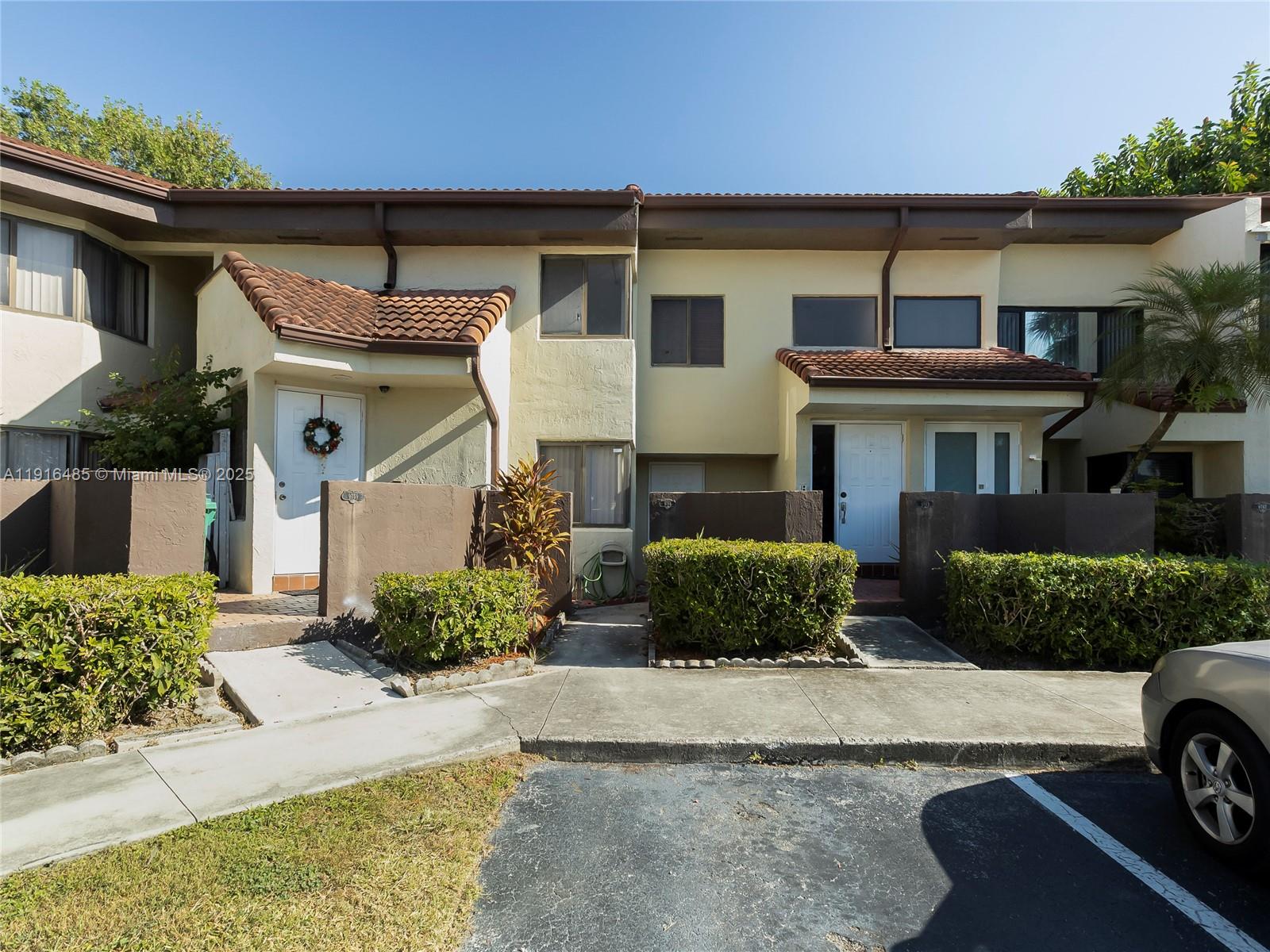 9761 SW 138th Ave Unit: HC1R