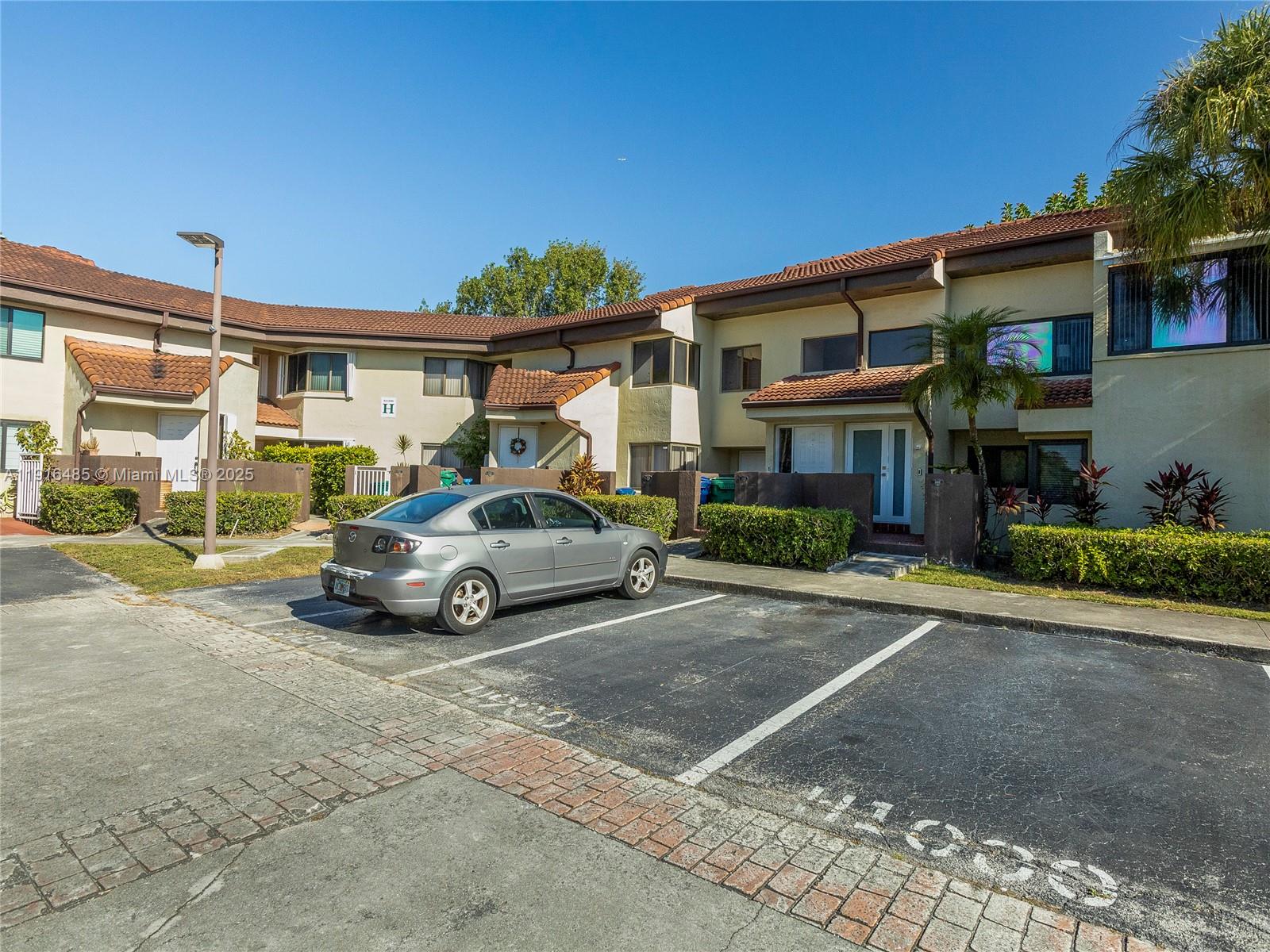 9761 SW 138th Ave Unit: HC1R