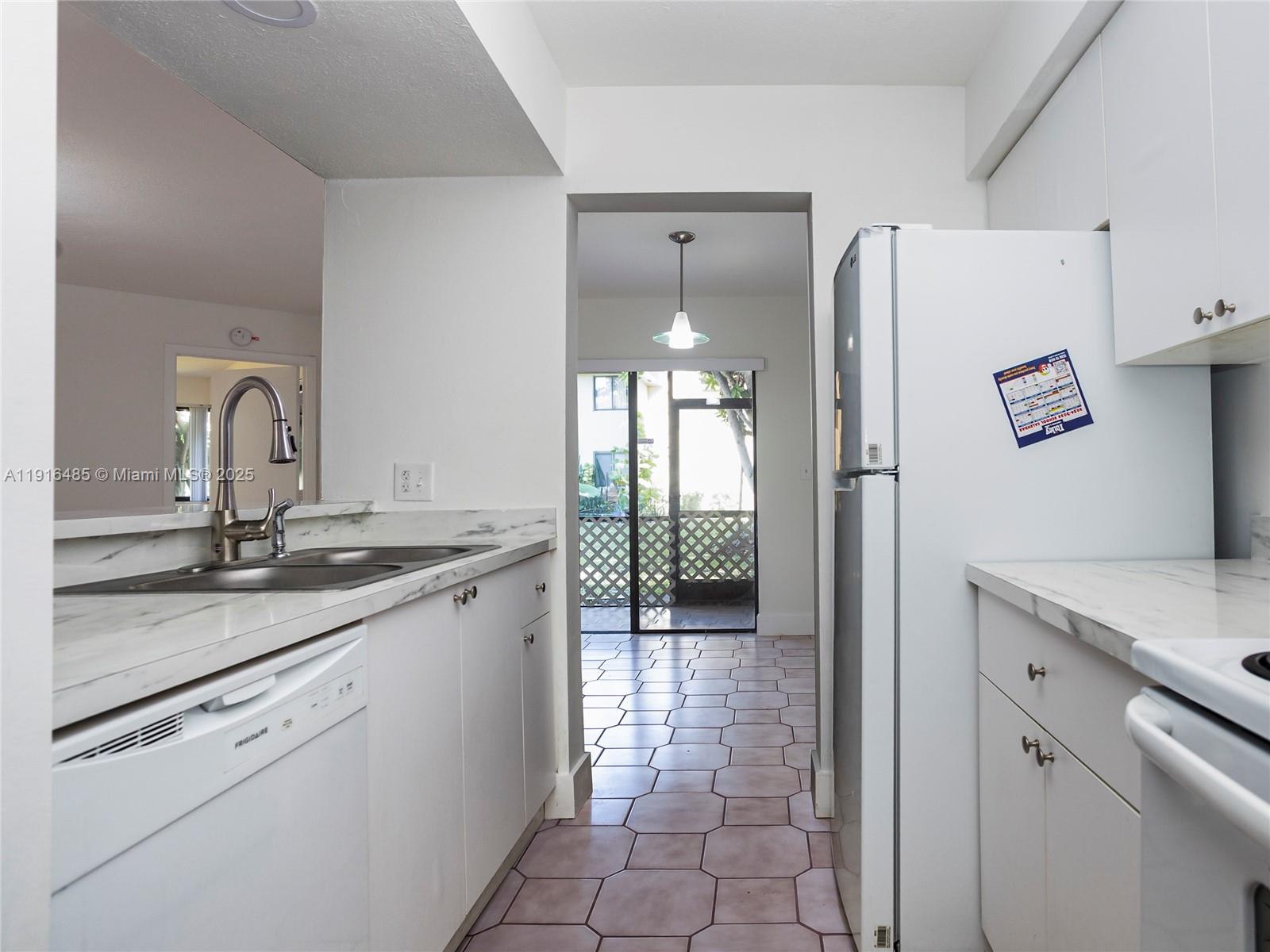 9761 SW 138th Ave Unit: HC1R