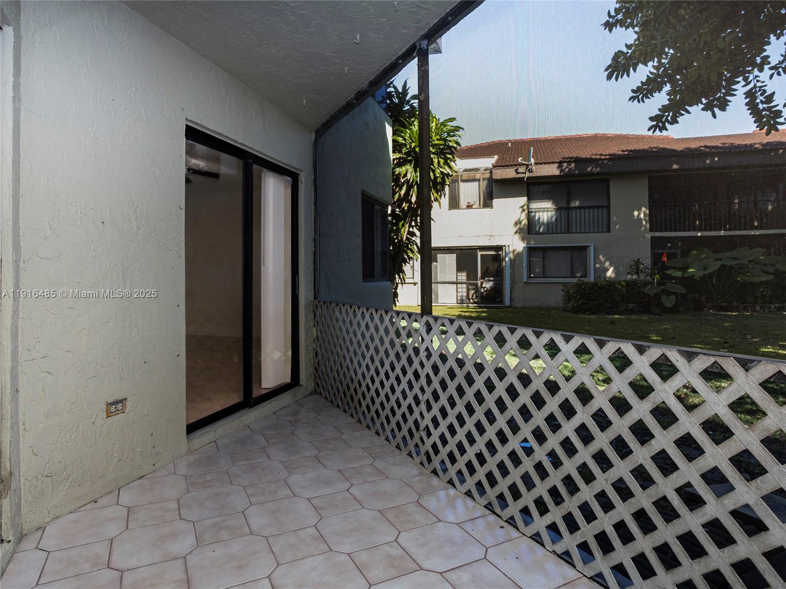 9761 SW 138th Ave Unit: HC1R