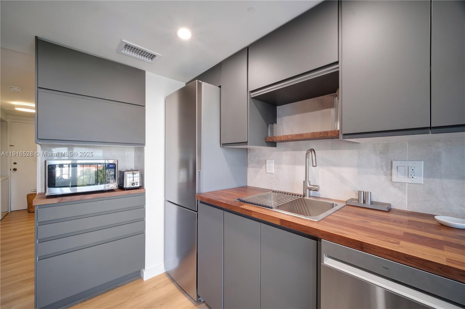 77 Crandon Blvd # 10C