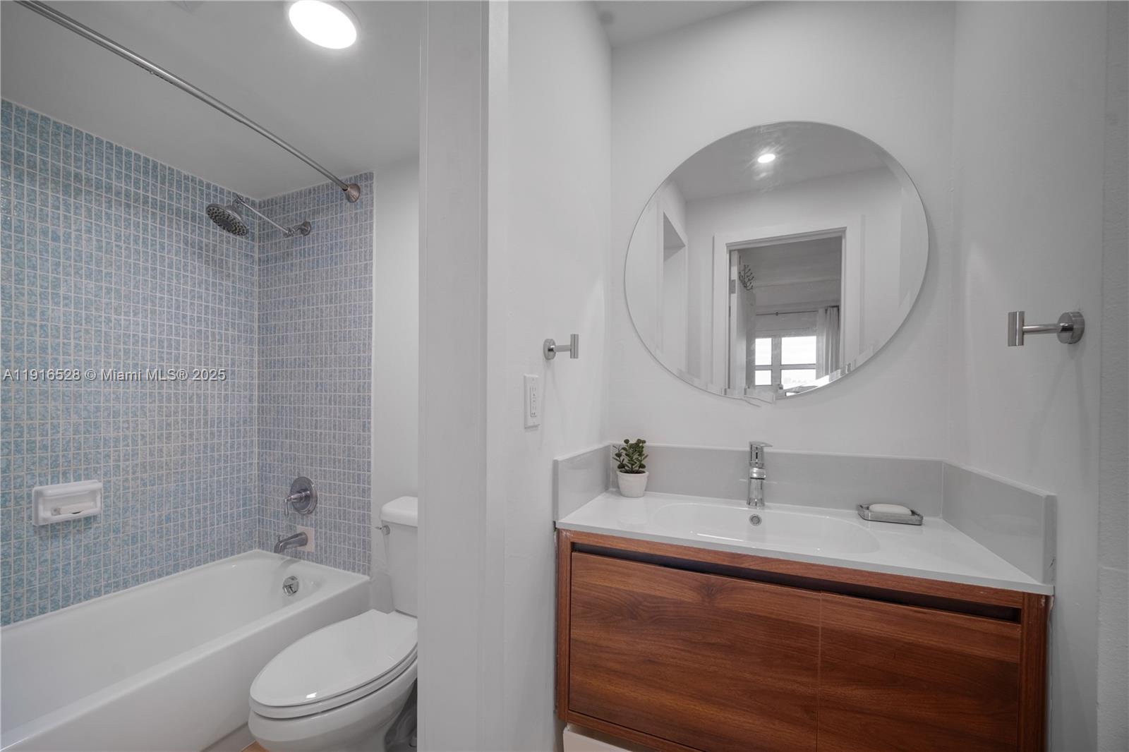 77 Crandon Blvd # 10C