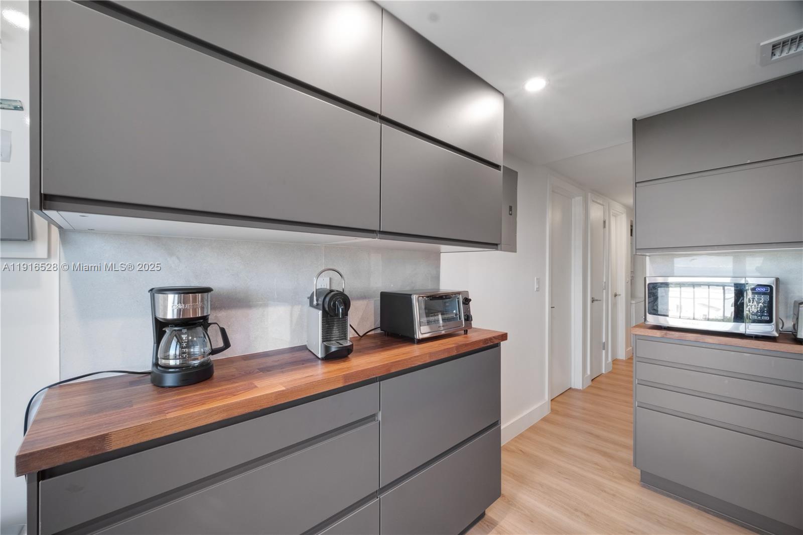 77 Crandon Blvd # 10C