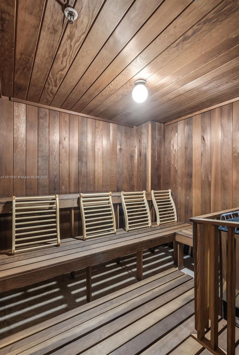 575 Crandon Blvd # 504