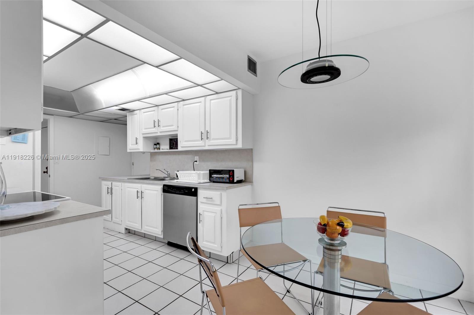 1121 Crandon Blvd # E302