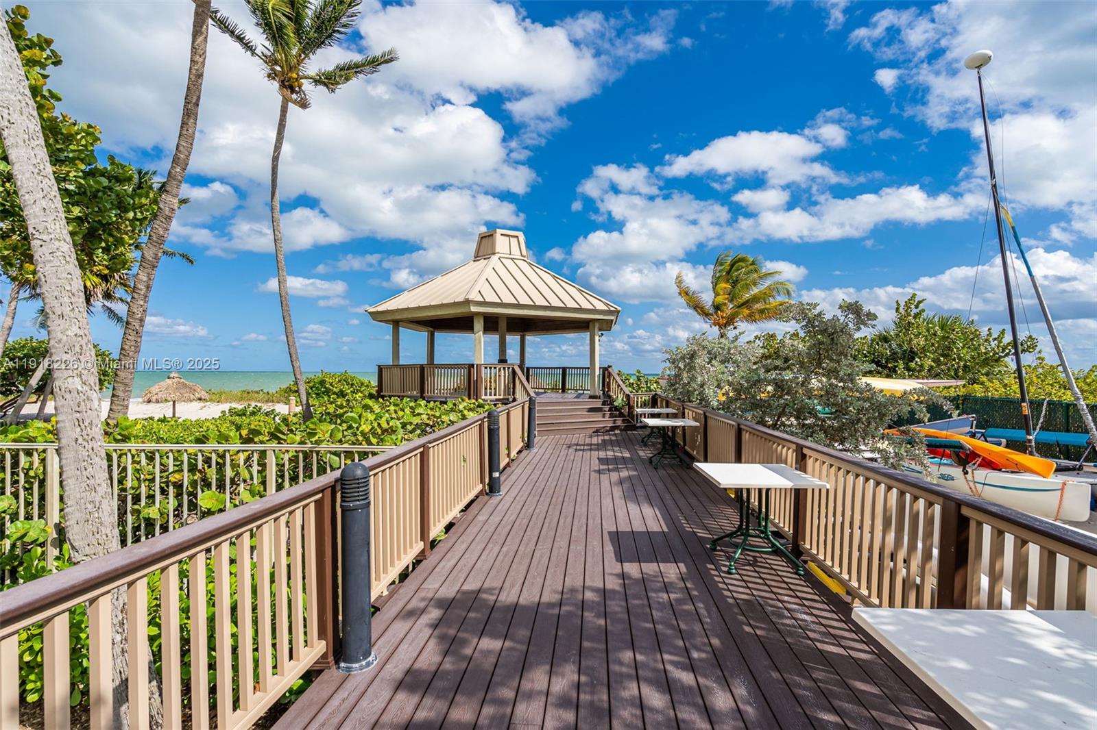 1121 Crandon Blvd # E302