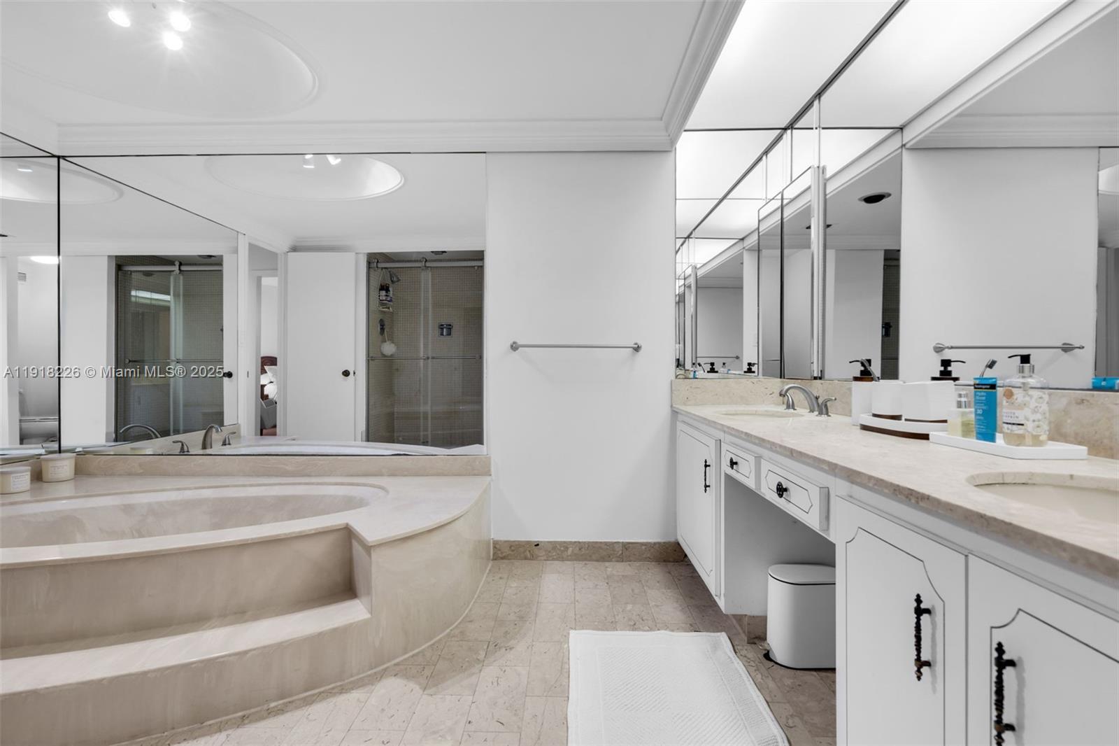 1121 Crandon Blvd # E302