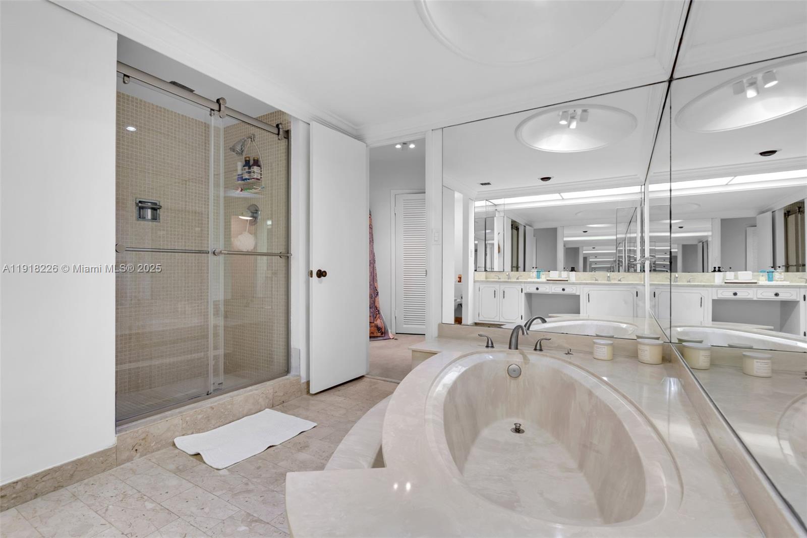 1121 Crandon Blvd # E302