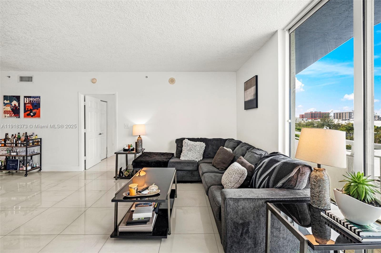 275 NE 18th St # 708