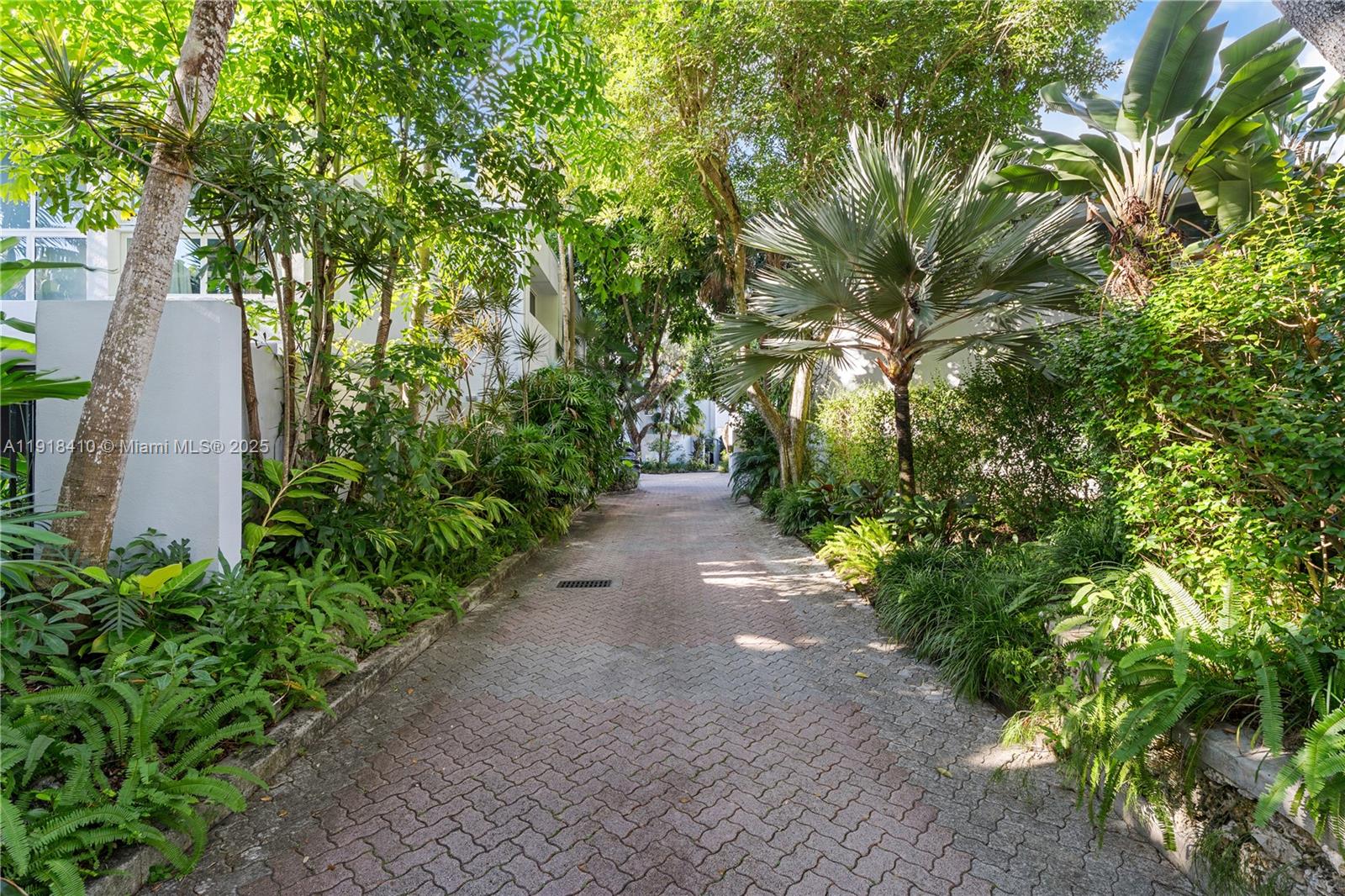 2475 S Bayshore Dr