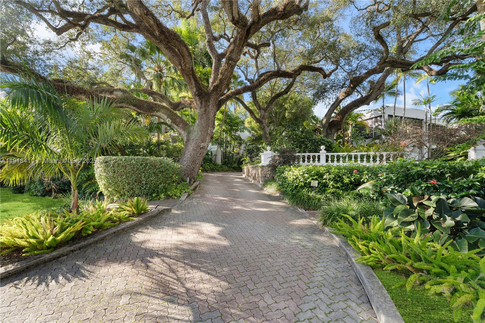 2475 S Bayshore Dr