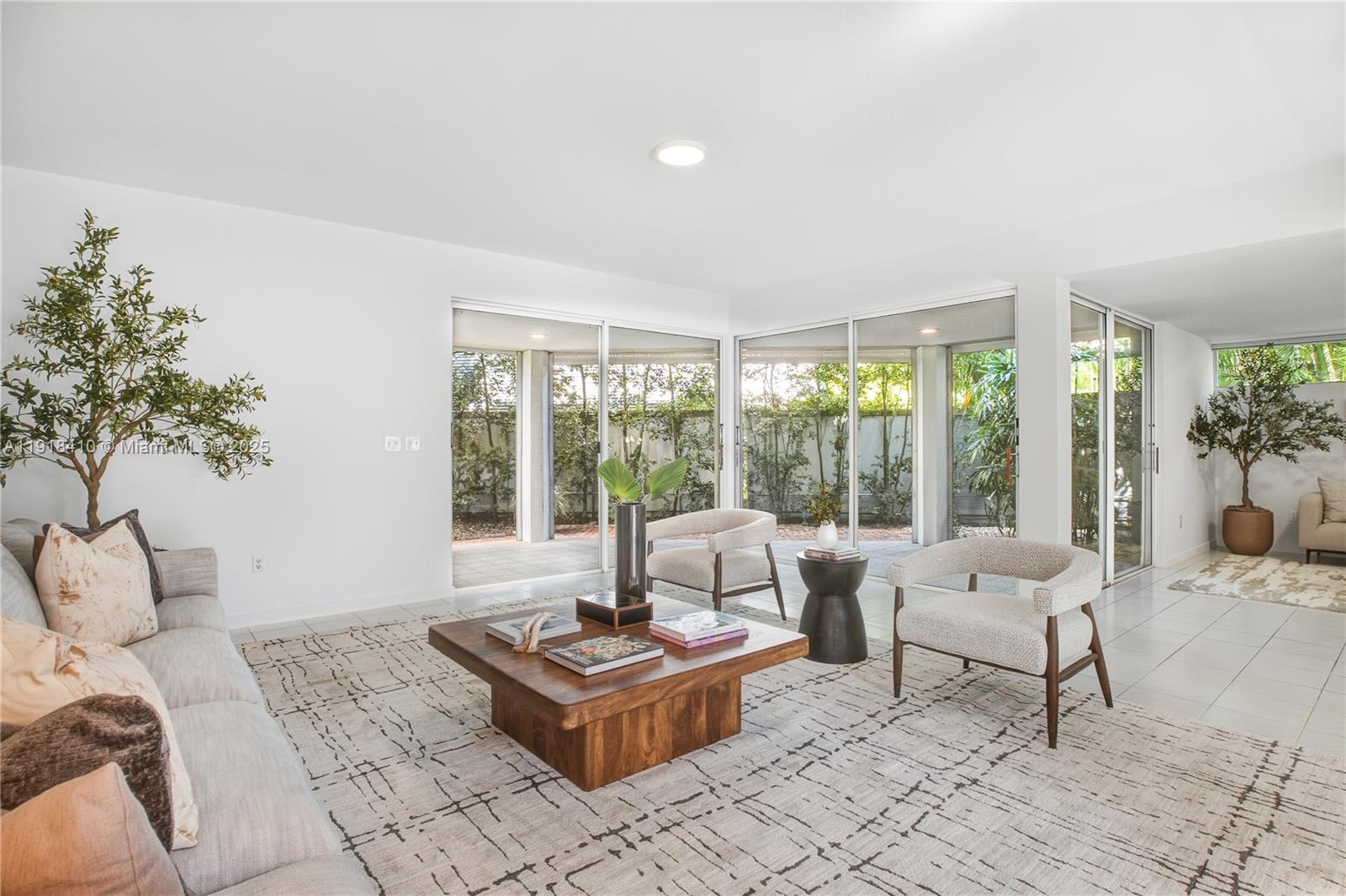 2475 S Bayshore Dr