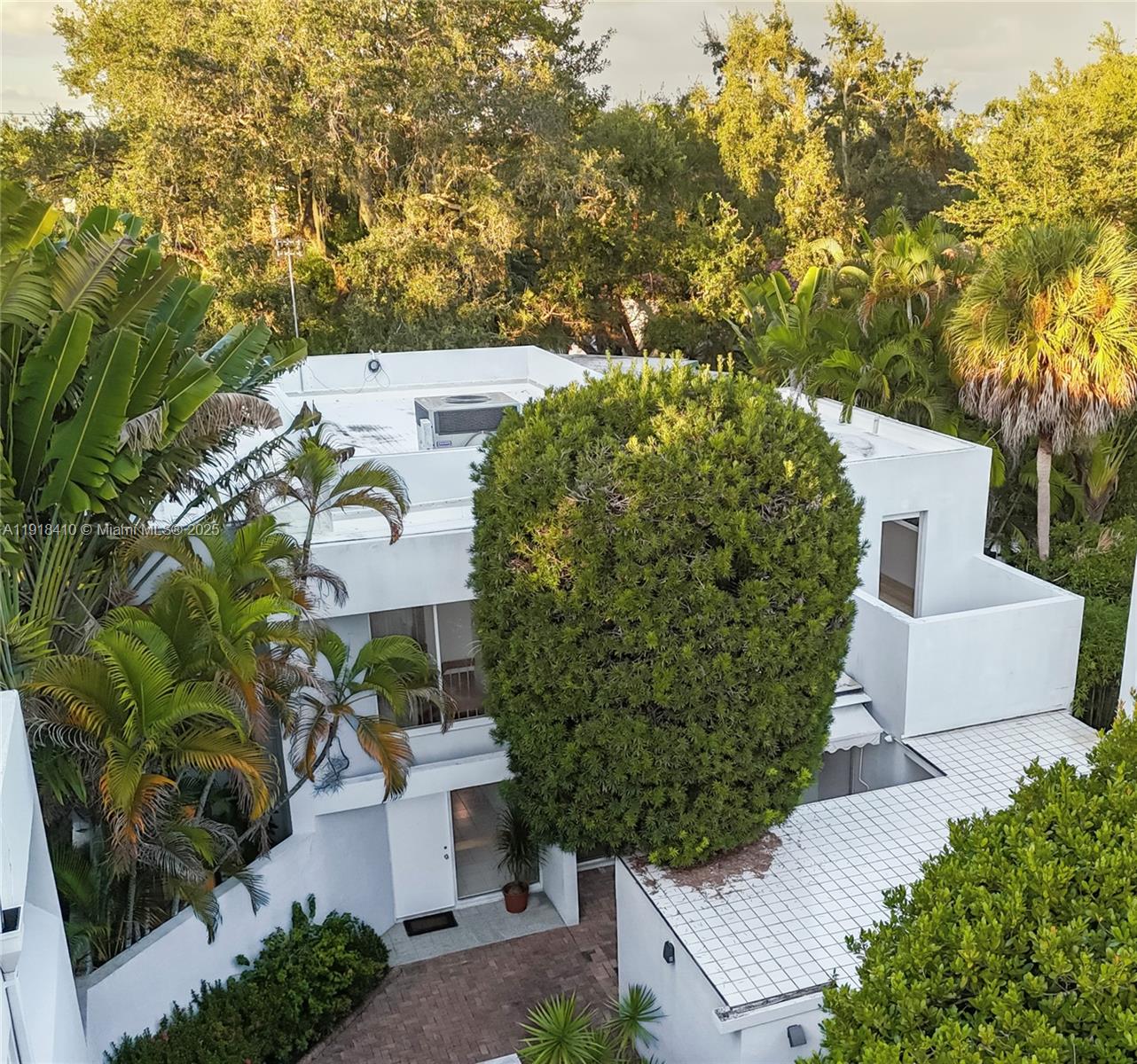 2475 S Bayshore Dr