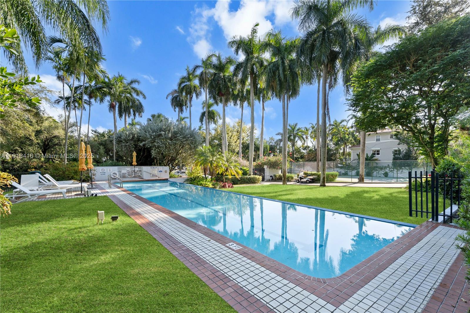 2475 S Bayshore Dr