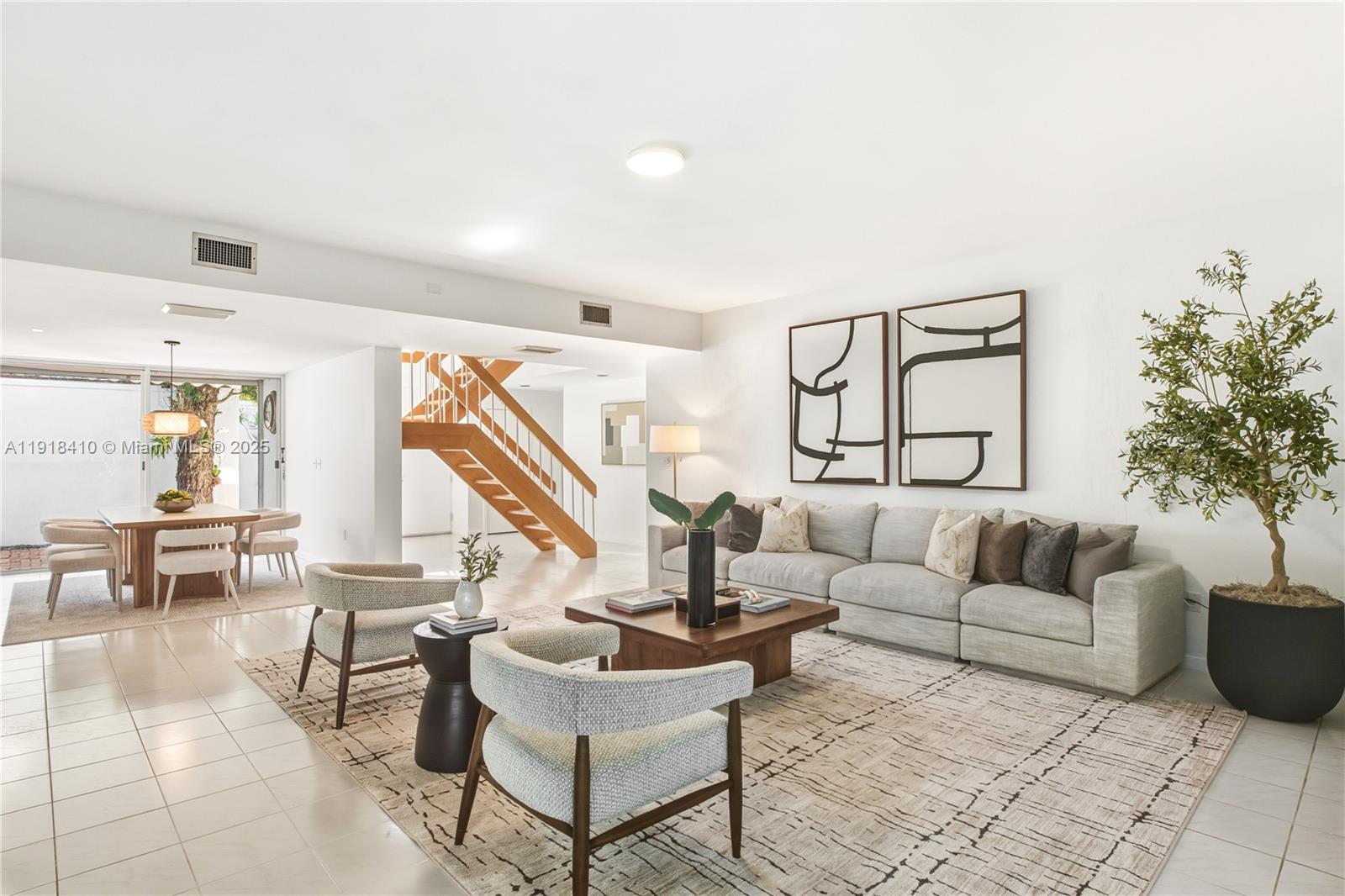 2475 S Bayshore Dr