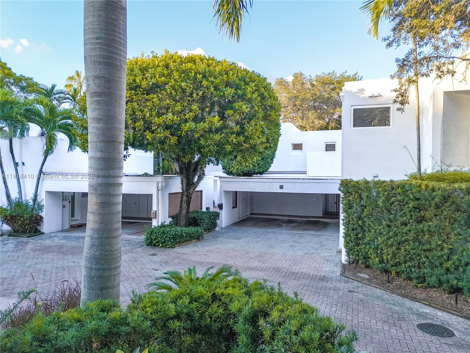 2475 S Bayshore Dr