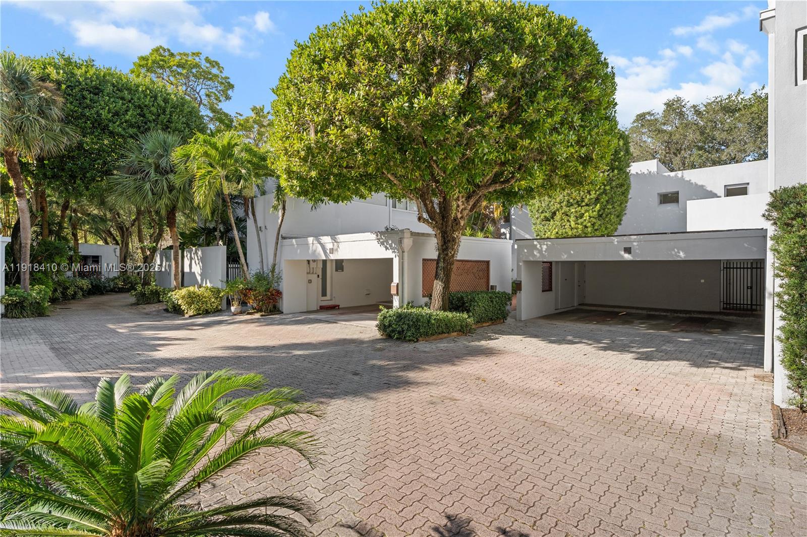 2475 S Bayshore Dr