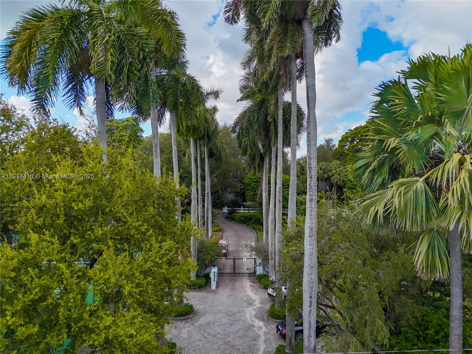2475 S Bayshore Dr