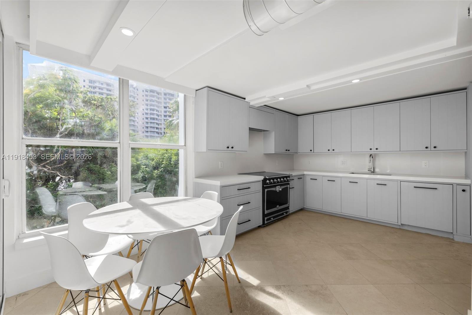 605 Ocean Dr # 2L
