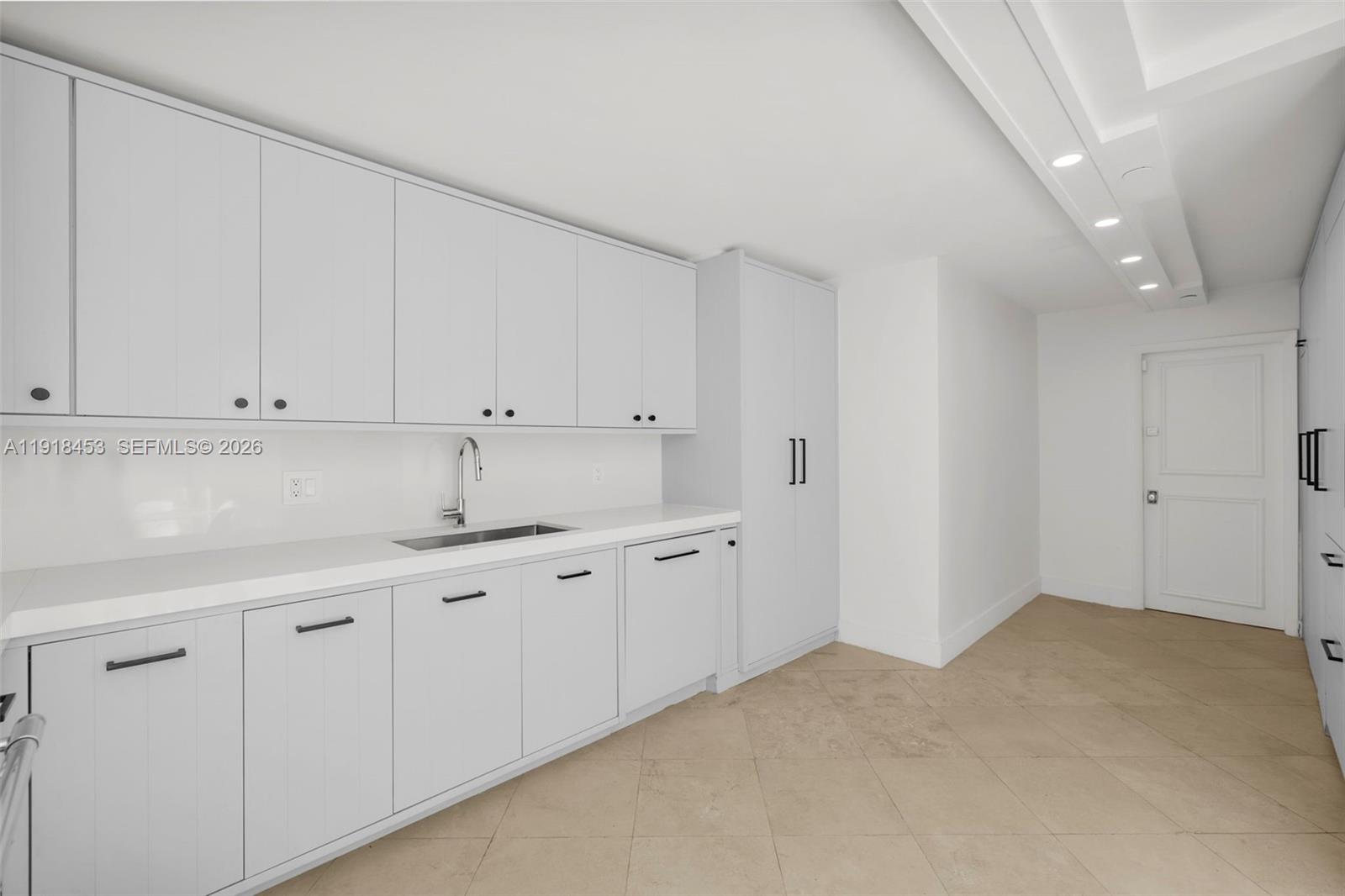 605 Ocean Dr # 2L