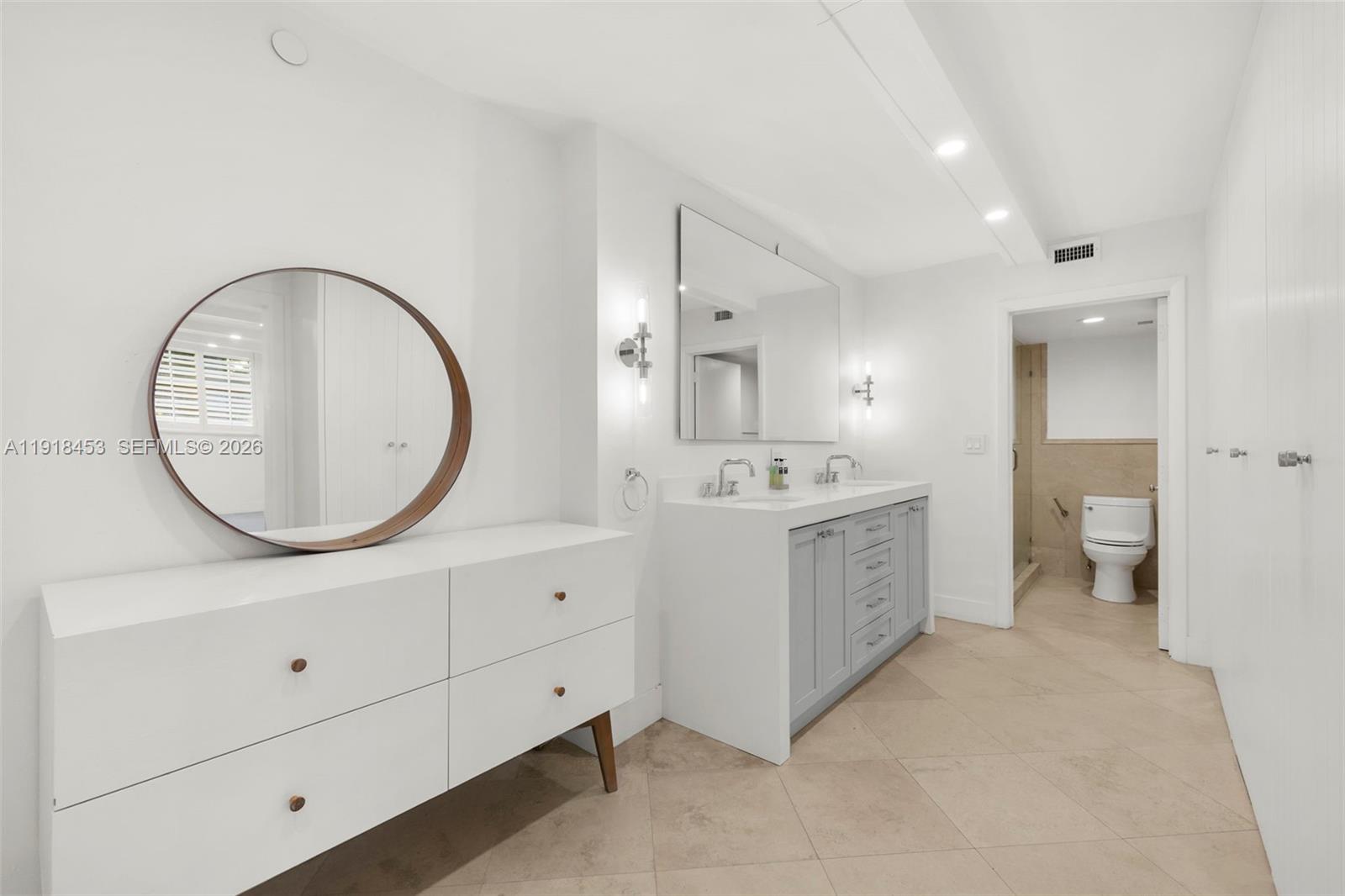 605 Ocean Dr # 2L