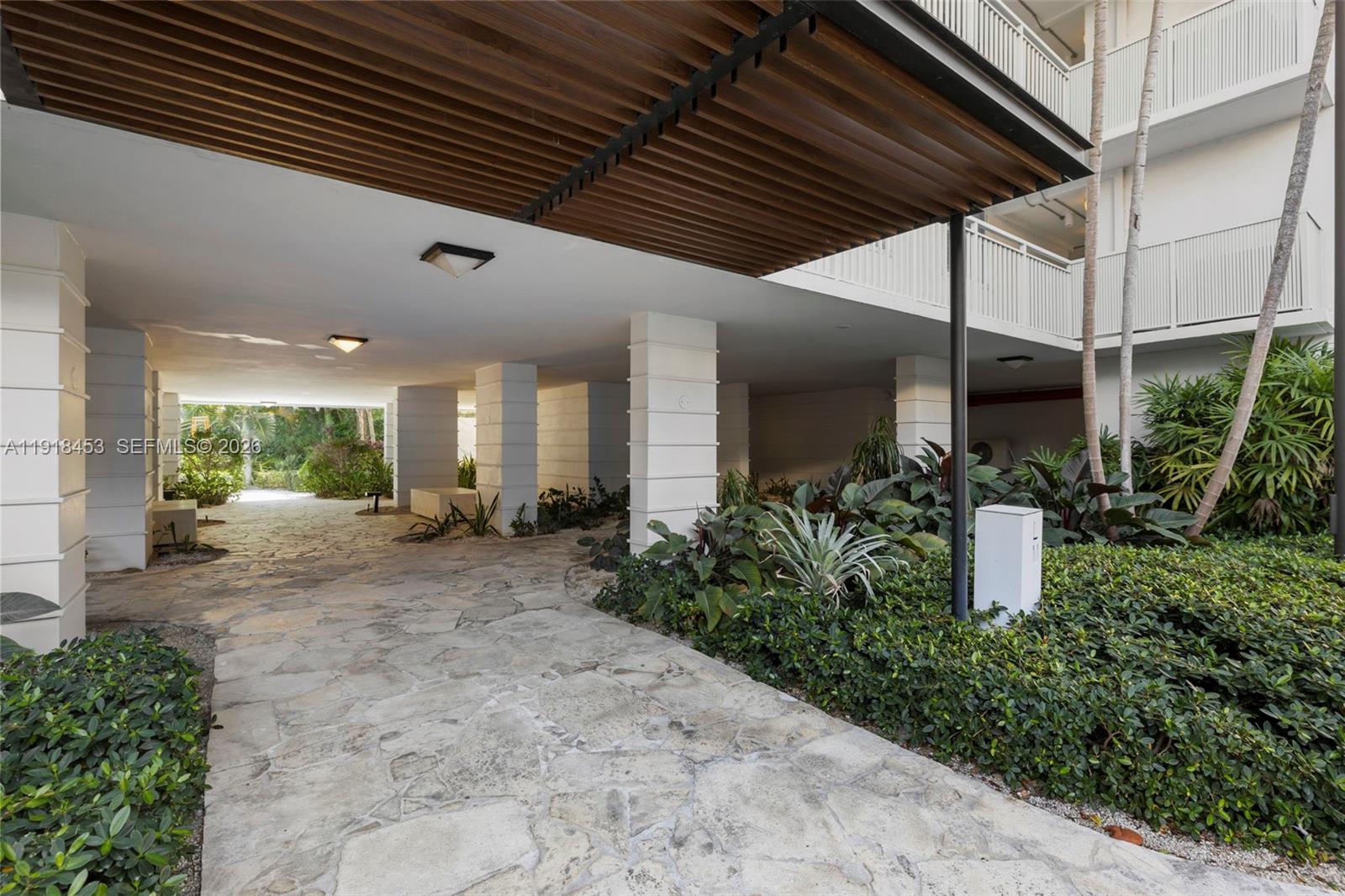 605 Ocean Dr # 2L