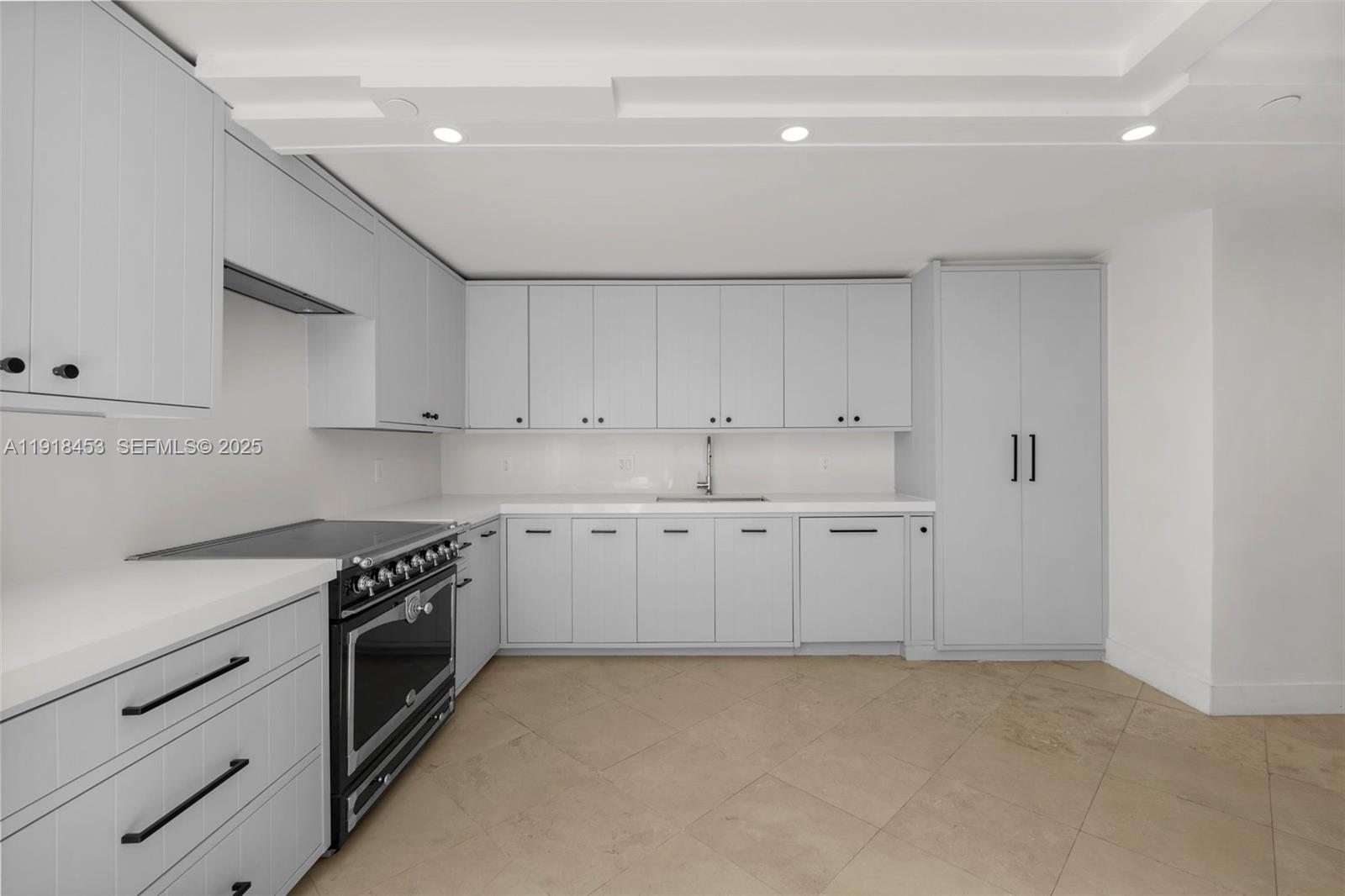 605 Ocean Dr # 2L