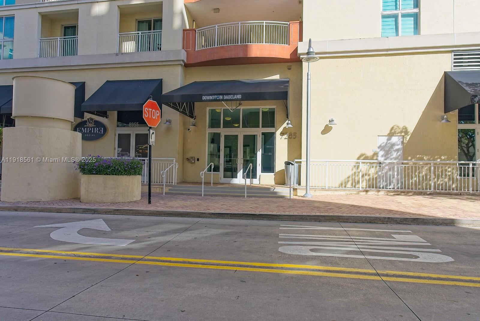 7285 SW 90th St # D613