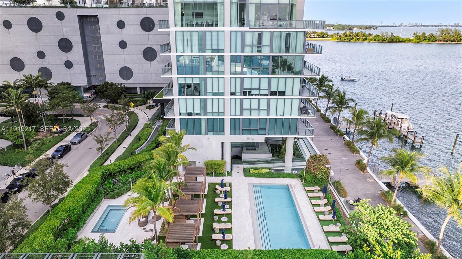 3131 NE 7th Ave # 4204