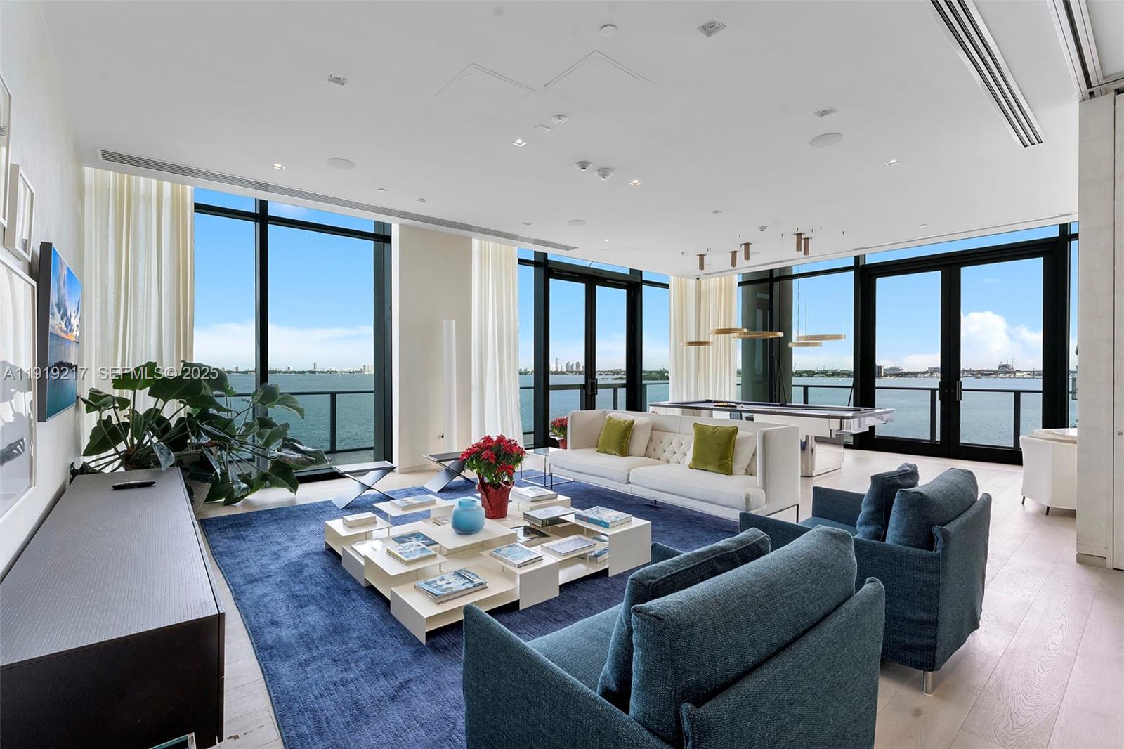 3131 NE 7th Ave # 4204