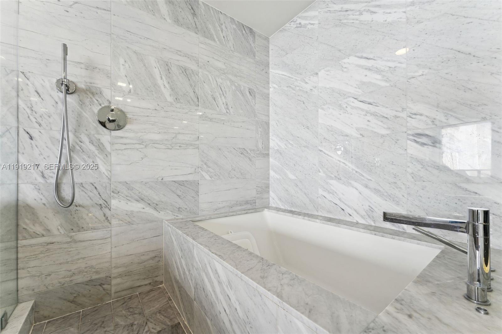 3131 NE 7th Ave # 4204